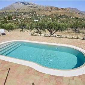 4 bedroom villa with pool, Castellammare del Golfo, sleeps 8-9